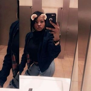 Meet your Posher, Anaya